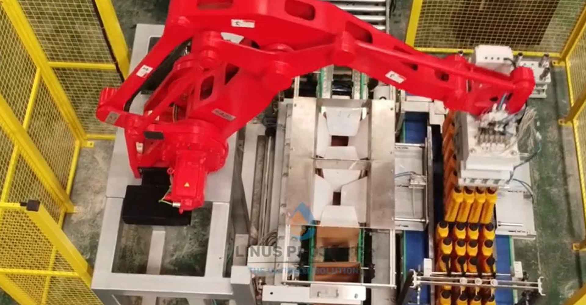 ROBOTIC CASE PACKING MACHINE