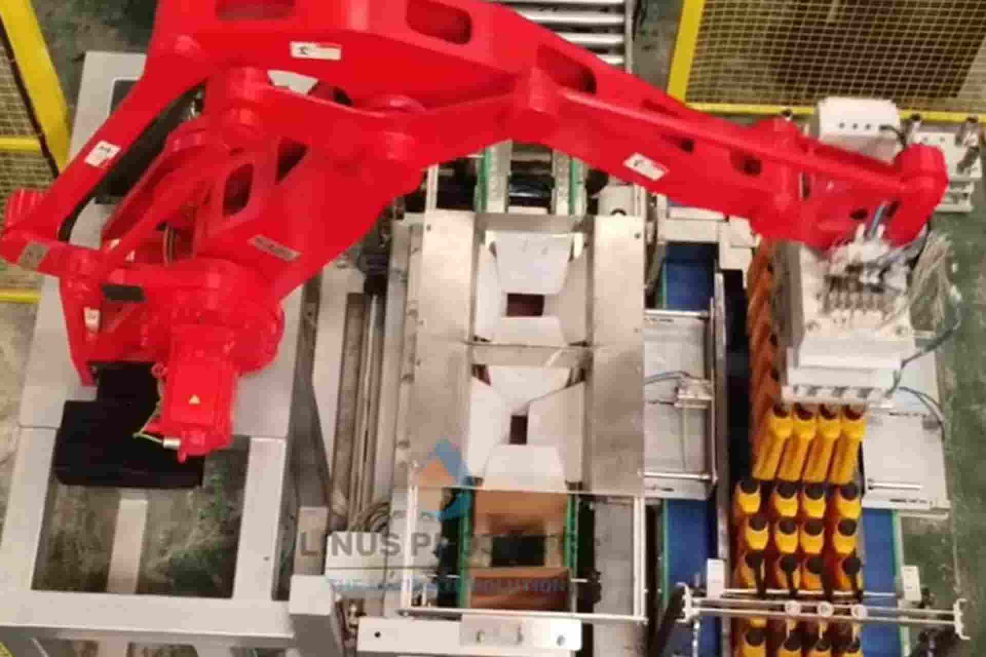 ROBOTIC CASE PACKING MACHINE